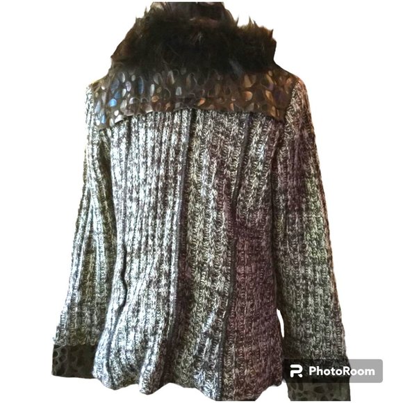 Gaby L. Eden Women's Raccoon Fur Trim Blazer - Picture 7 of 11